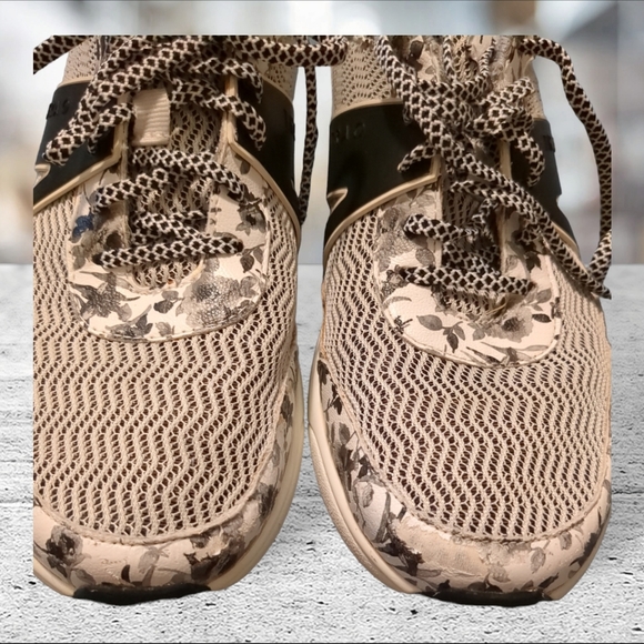 TraQ by Algeria sneakers. Womens size 10 - Picture 12 of 15